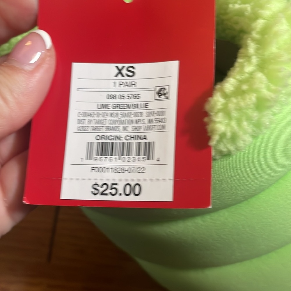 TARGET SLIPPERS - Picture 3 of 4